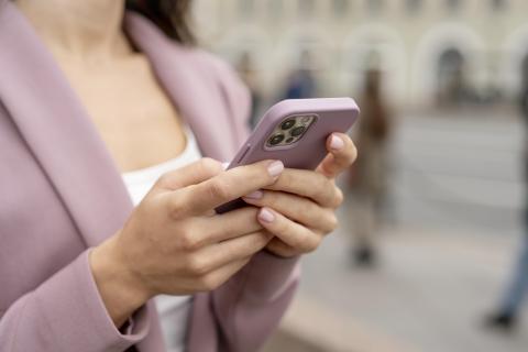 smartphone-hand